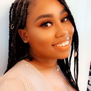 Meet your Posher, Brianna